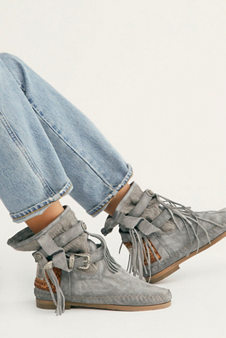 mocc boots