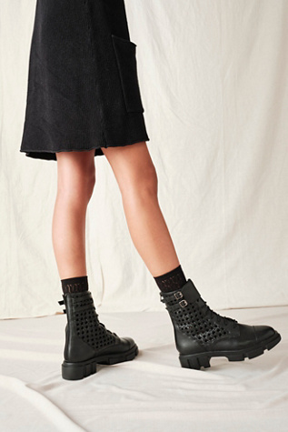 wide ankle boots