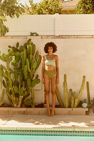 Shell Maillot Smocked One-piece Swimsuit