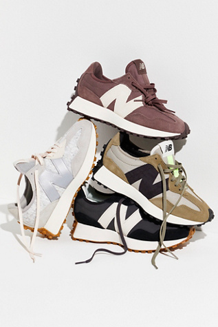 New Balance 327 Sneakers