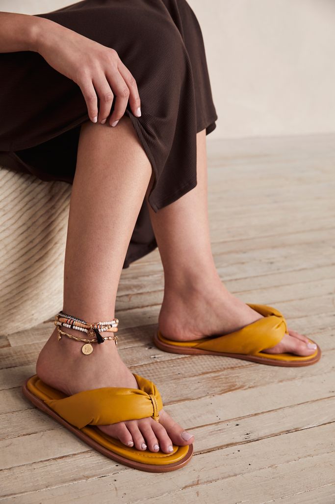 puffy sandals trend
