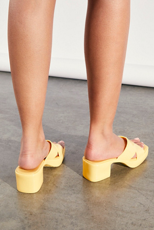 vacay vibes platform sandals