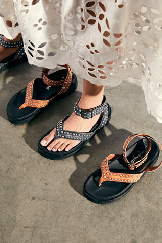 so footbed sandals
