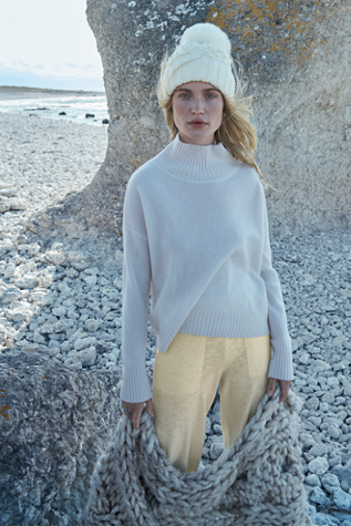 Poppy Cashmere Turtleneck