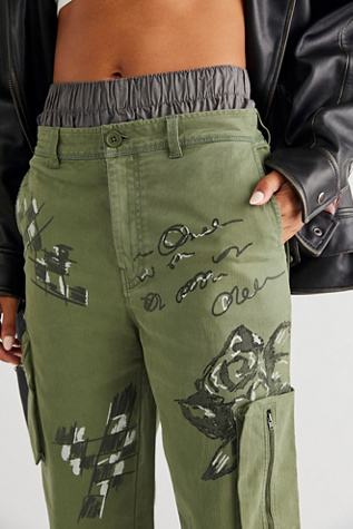 Every Rose Zipped Pants