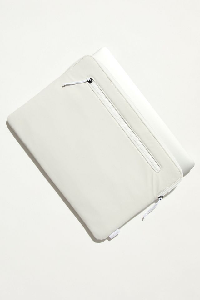 rains laptop case 16
