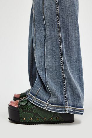 Rule Breaker Flatform Sandals