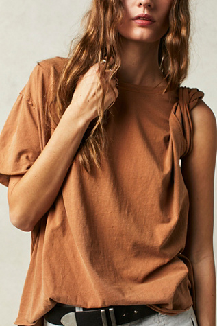 Nina Tee