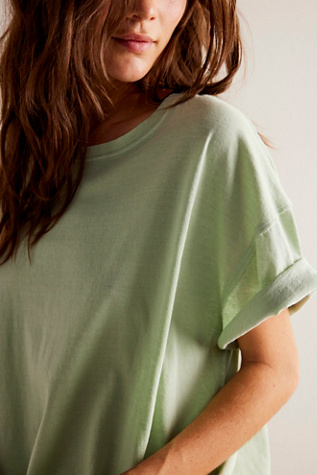 Nina Tee