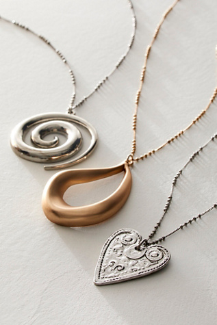 Lala Pendant Necklace