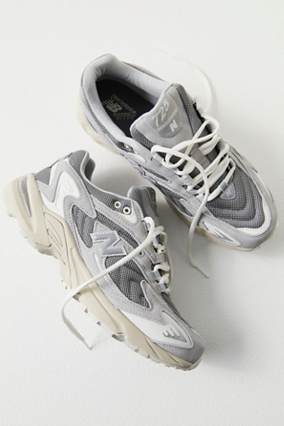 New Balance 725 Sneakers