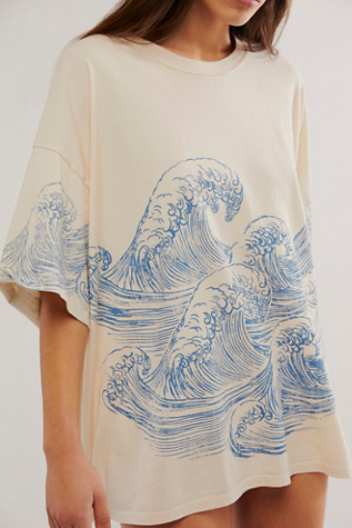 Exploded Waves One Size Tee