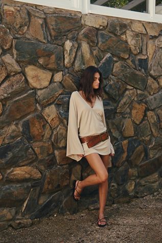 Good Feels V-Neck Mini