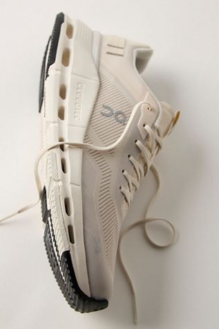 On Cloudnova Form 2 TT Sneakers