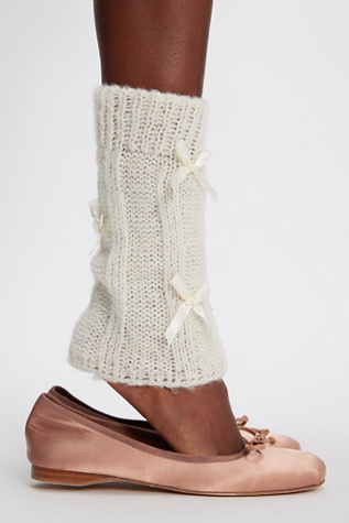 Bow Fluted Legwarmers