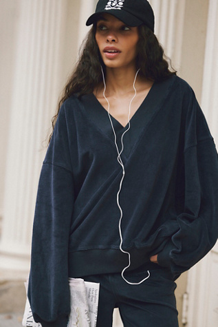 Volley V Neck Pullover