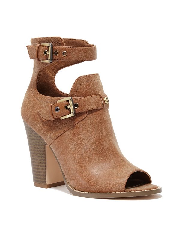 Isteria Ankle Boot | GbyGuess.com