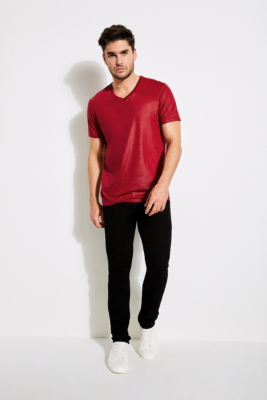 Mason Yoke V-Neck Tee | GUESS.com