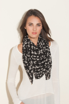 Single Layer Houndstooth Square Scarf | GUESS.com
