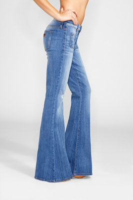 70s Mid-Rise Flare Jeans in Rossen Wash | GUESS.com