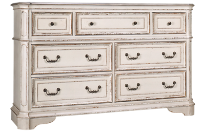 Liberty Furniture Magnolia Manor 7 Drawer Dresser