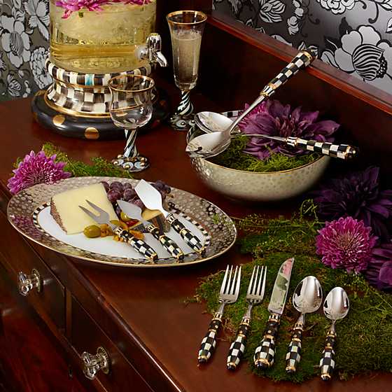Courtly Check Cheese Knife Set image twelve