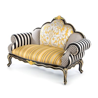 Queen Bee Loveseat