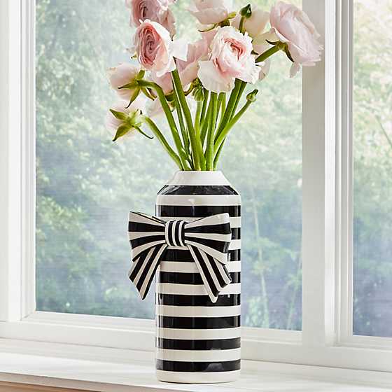 Courtly Bow Vase image two