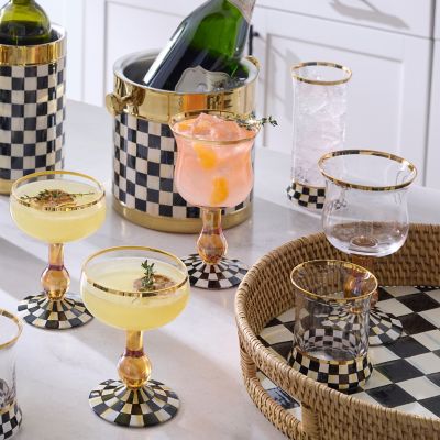 Courtly Check Wine Glass Image 8