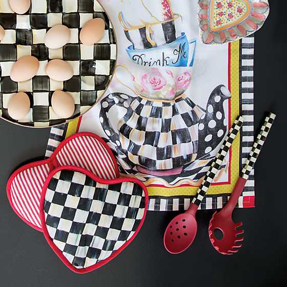 Courtly Check Heart Pot Holder image two