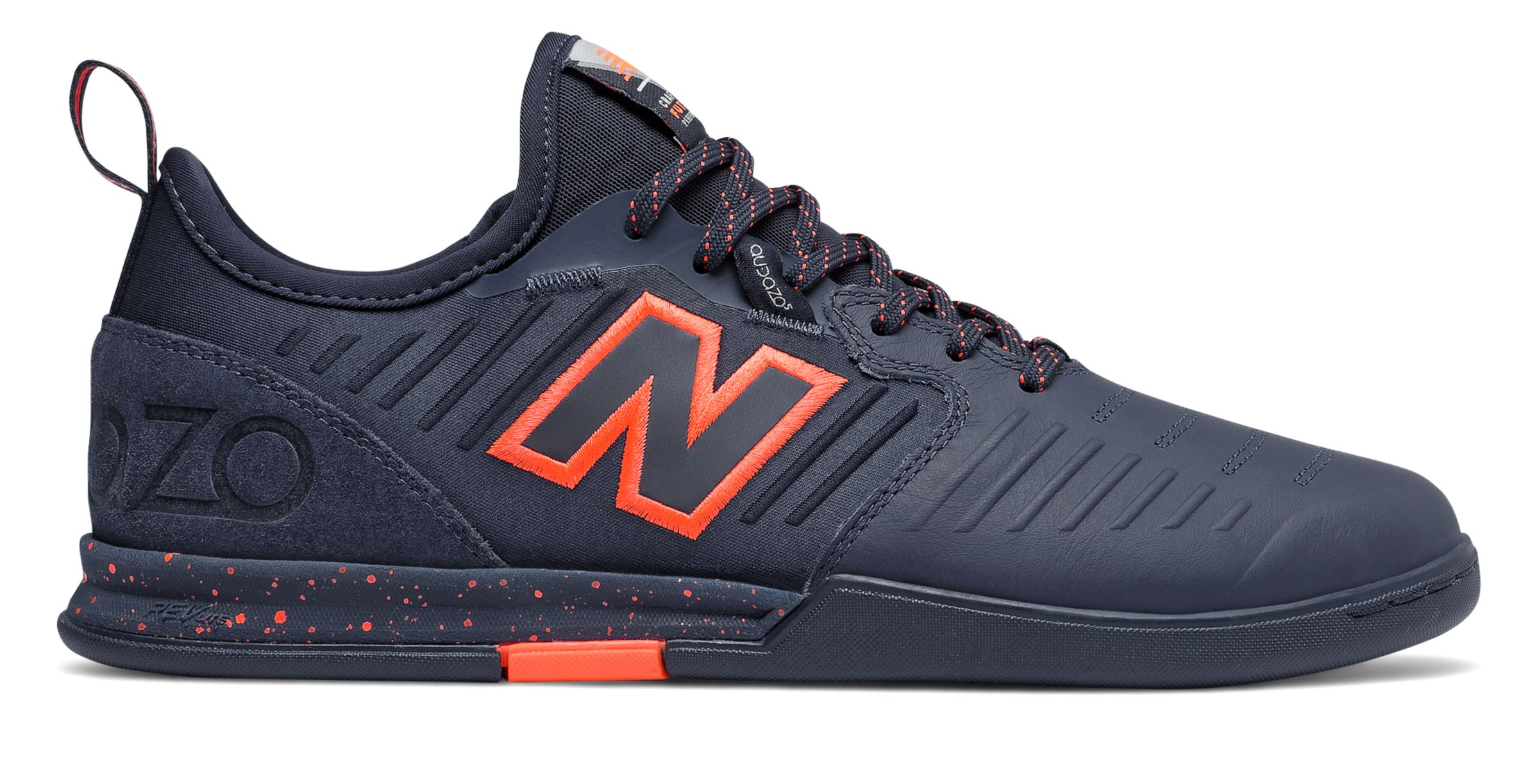 Nb on sale futsal shoes