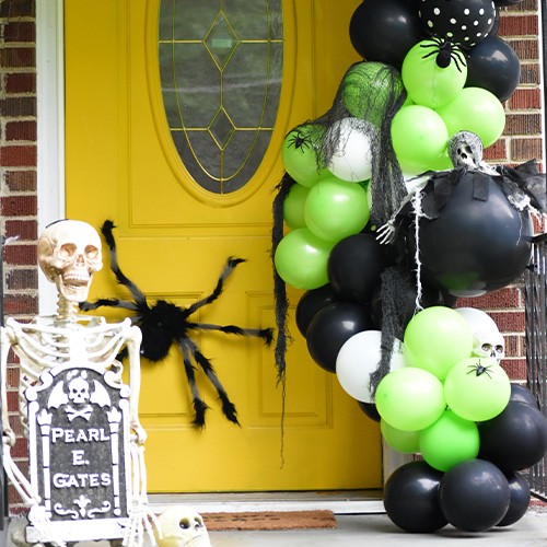 Nice Halloween Balloon Garland Ideas