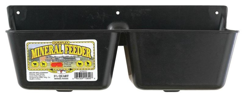 405058009 MF35 3.5 qt. Mineral Feeder, Black