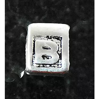 Joppa Triangle Letter Bead S Bk/Wh