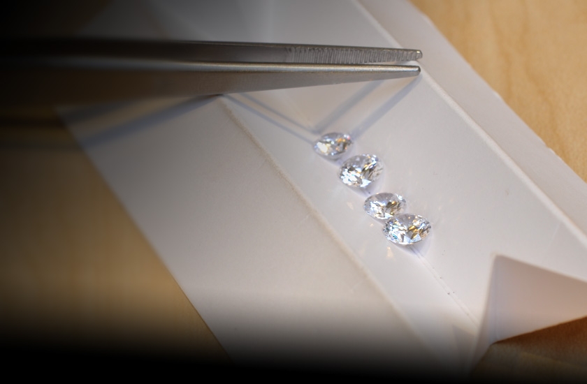 View Diamond Under What Light When Buying