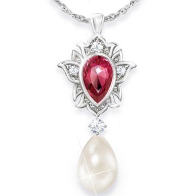 Women's Pearl Pendant Necklace: Luminous Allure