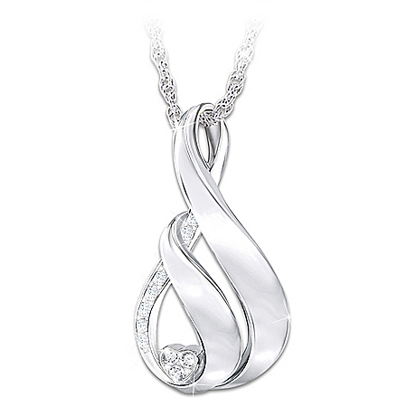 My Family, My Love Womens Diamond Pendant Necklace