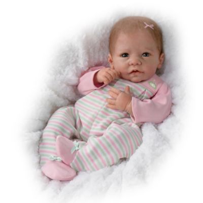 Linda Murray Elizabeth Fully Weighted And Poseable Baby Girl Doll