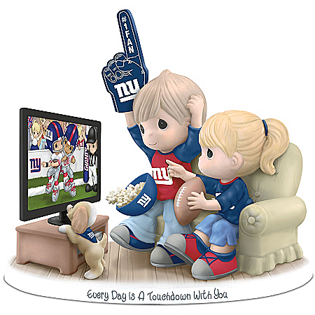 Figurine: Precious Moments Every Day Is A Touchdown With You Giants Figurine