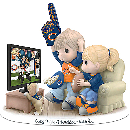 Figurine: Precious Moments Every Day Is A Touchdown With You Bears Figurine