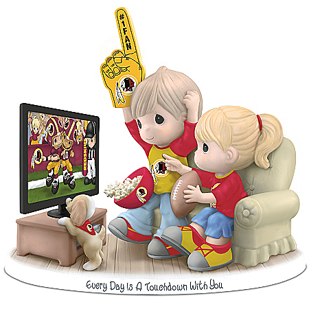 Figurine: Precious Moments Every Day Is A Touchdown With You Redskins Figurine