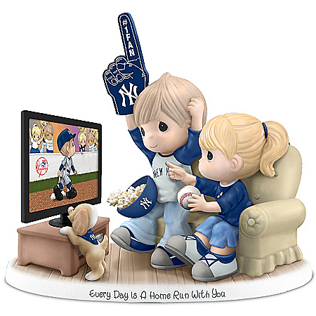 Figurine: Precious Moments Every Day Is A Home Run With You New York Yankees Figurine
