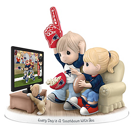 Figurine: Precious Moments Every Day Is A Touchdown With You Patriots Figurine