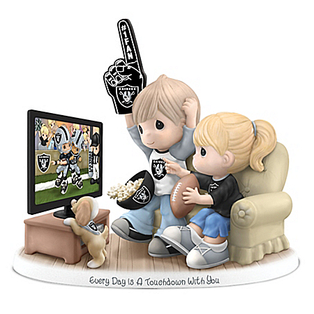 Figurine: Precious Moments Every Day Is A Touchdown With You Raiders Figurine