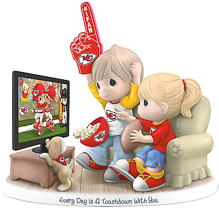 Figurine: Precious Moments Every Day Is A Touchdown With You Chiefs Figurine