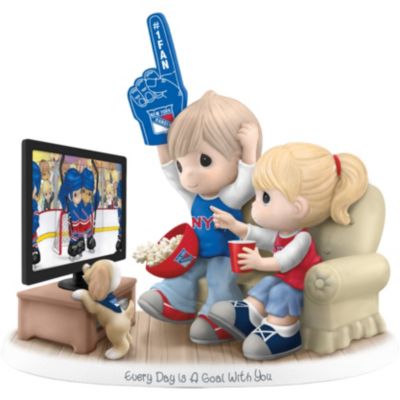 Figurine: Precious Moments Every Day Is A Goal With You New York Rangers® Figurine