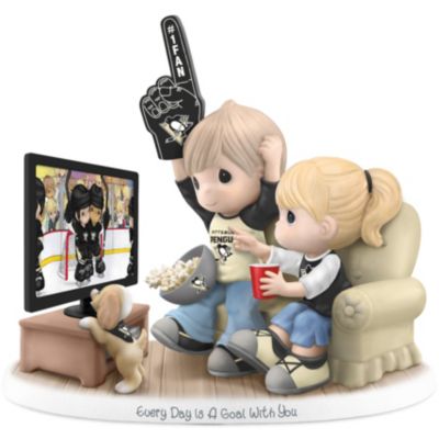 Figurine: Precious Moments Every Day Is A Goal With You Pittsburgh Penguins® Figurine