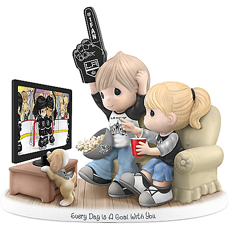 Figurine: Precious Moments Every Day Is A Goal With You Los Angeles Kings® Figurine