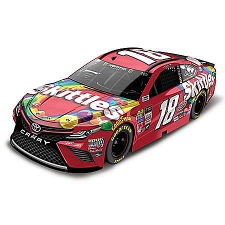 Kyle Busch No. 18 Skittles 2017 NASCAR 1:24 Scale Diecast Car