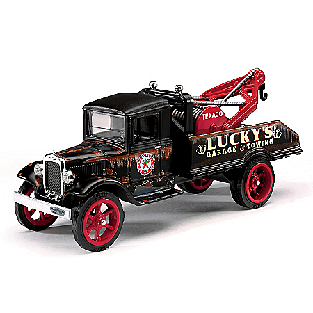 1:34-Scale Texaco 1931 Hawkeye Diecast Tow Truck With Detailed Accessories In Truck Bed